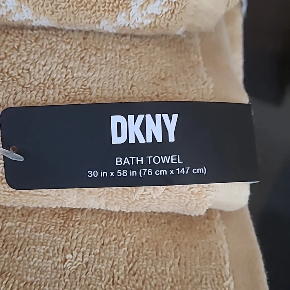 DKNY & LOFT Bath Towel Set